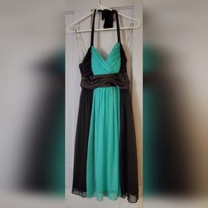 Women's dress above knee size large